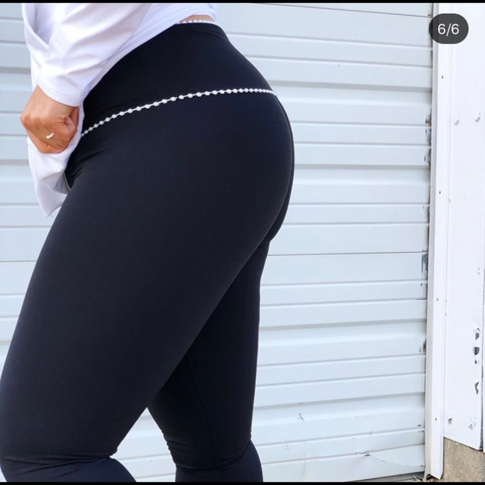 NWOT Scalloped Black Leggings - Picture 2 of 3